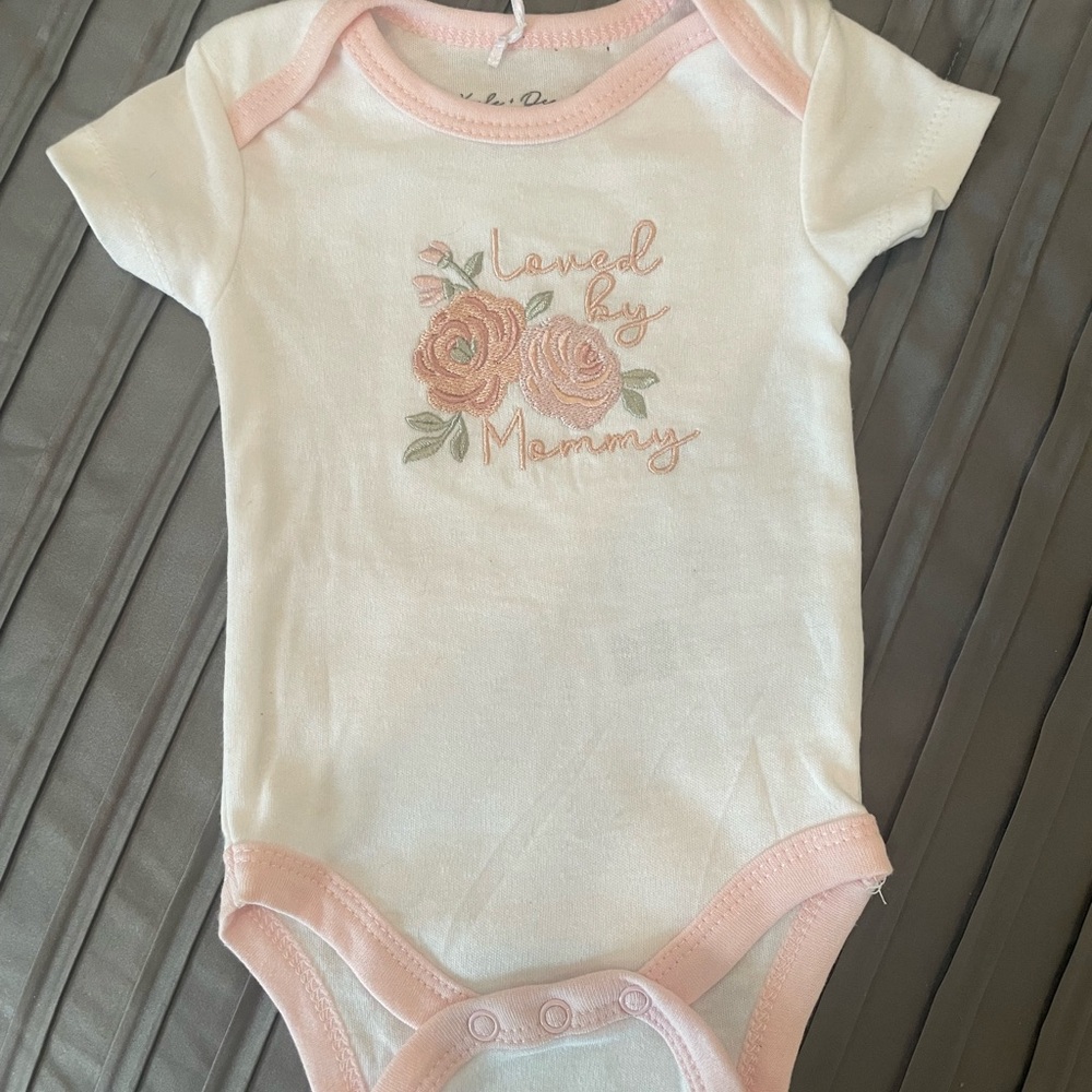 Three Short Sleeve Onesies, Sz 0-3 Months. Two Kyle & Deena, One Chickpea. - Picture 5 of 10
